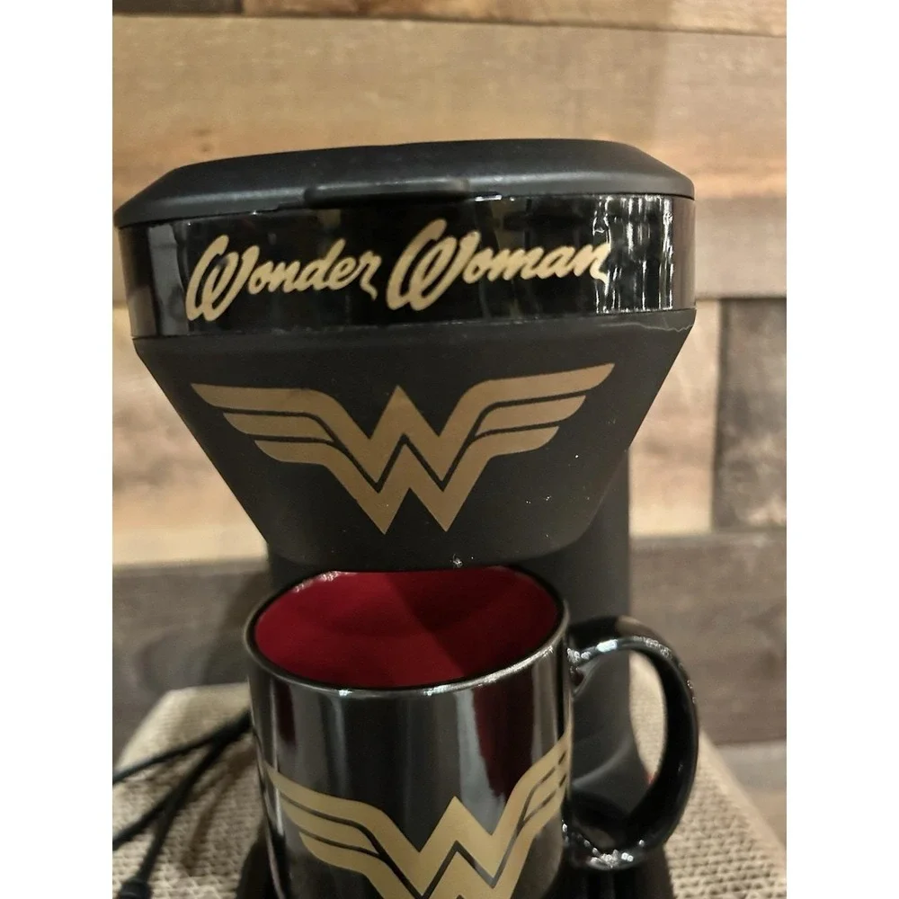 DC Wonder Woman Single Serve Coffee‎ Maker with 12 Oz MUG Not K Cup Never Used